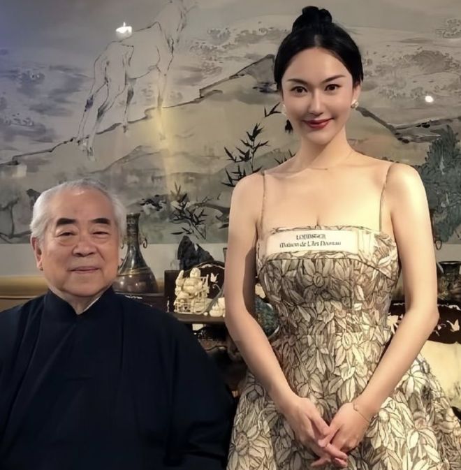 后续！网曝继子与娇妻同伙直播甩卖亲签版画麻将胡了2游戏入口范曾被娇妻卷走20亿(图5)